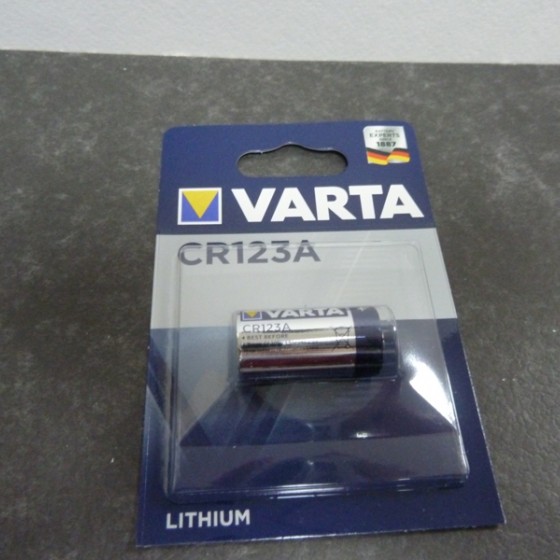 Батарейка алкалиновая VARTA Professional CR123A